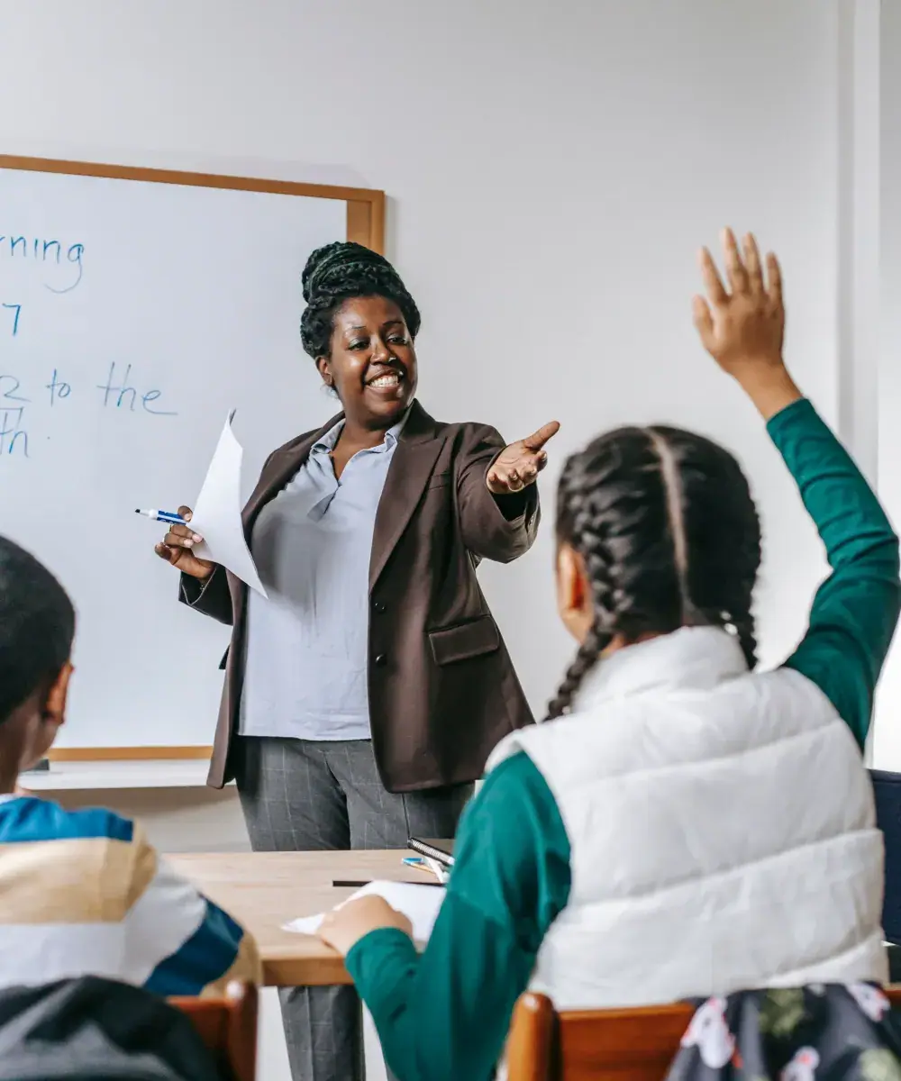 A teacher answering a pupil’s question in class
